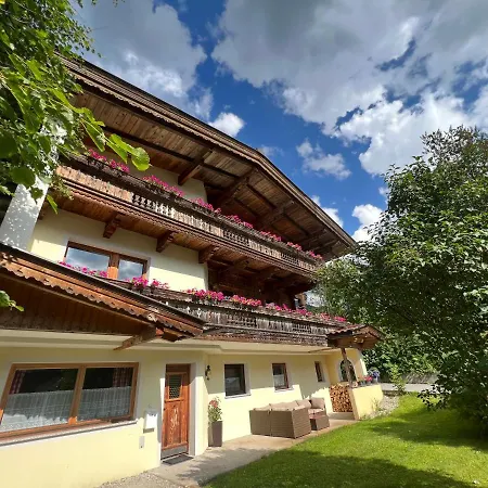 Apartment Gamsbock Panorama View Balkon, Gartensauna, Garten, Grillplatz *