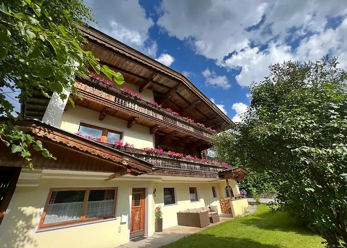 Apartment Gamsbock Panorama View Balkon, Gartensauna, Garten, Grillplatz *